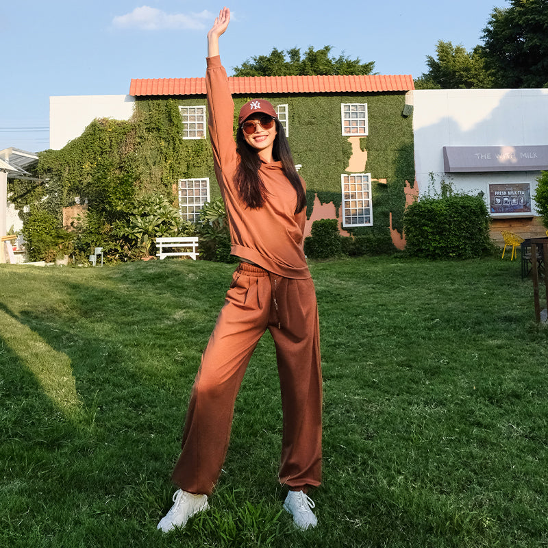 La Nikar Sports Hoodie and Straight Lantern Casual Pants Set